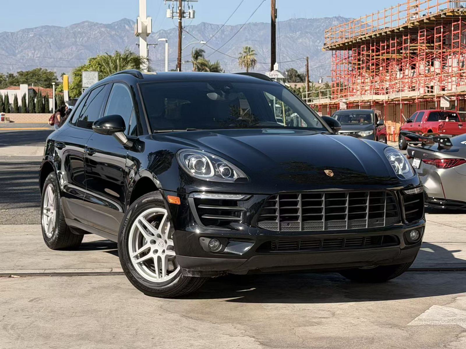 Used 2018 Porsche Macan AWD/4WD image 4
