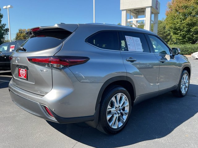 Used 2026 Toyota Highlander Limited AWD/4WD image 8
