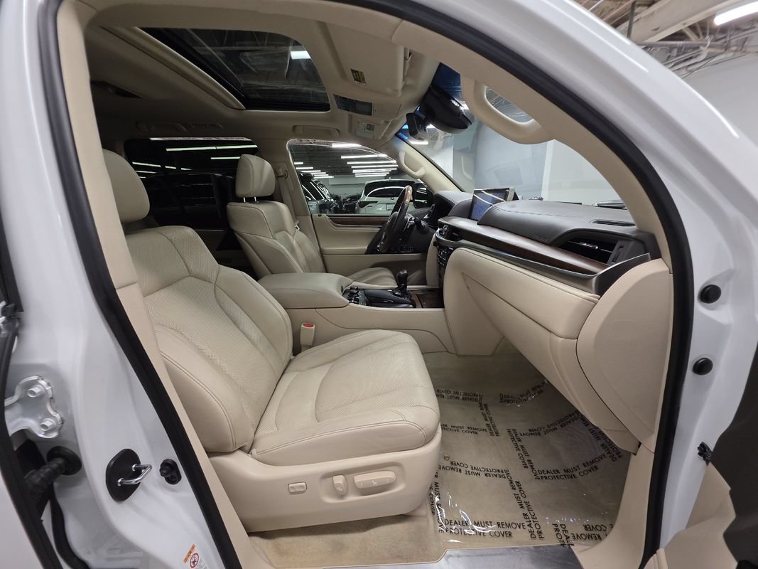 Used 2017 Lexus LX 570 4WD w/ Luxury Package image 11