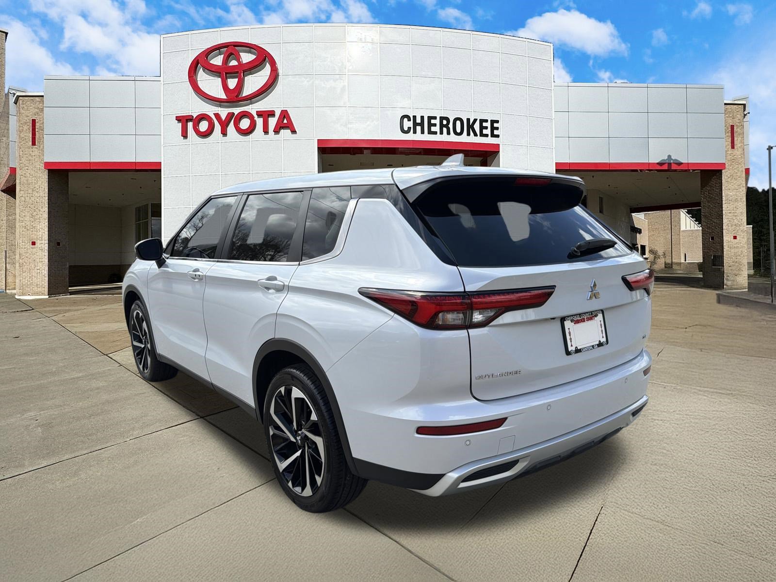 Used 2024 Mitsubishi Outlander SE image 7