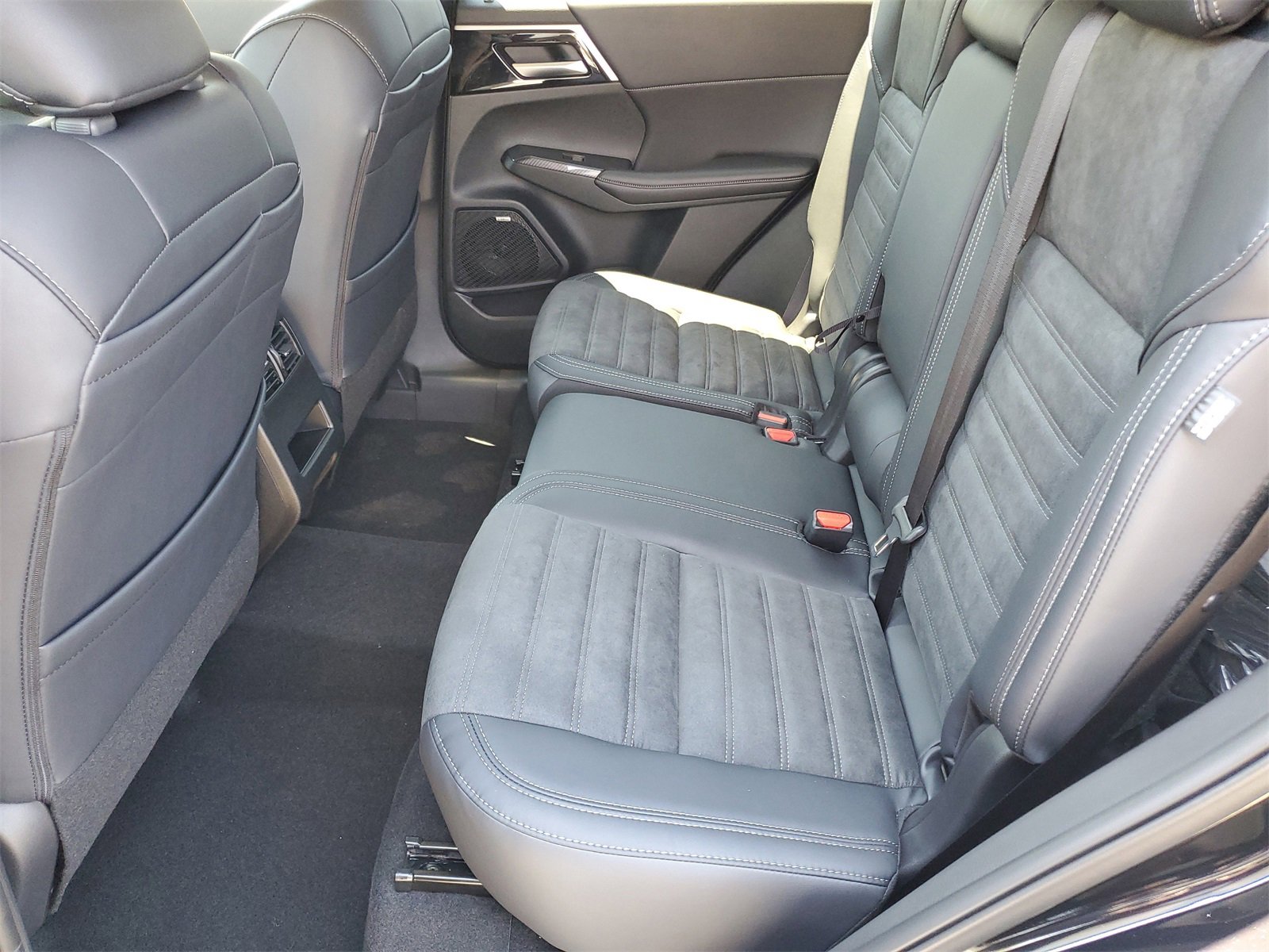 New 2025 Mitsubishi Outlander SE image 20