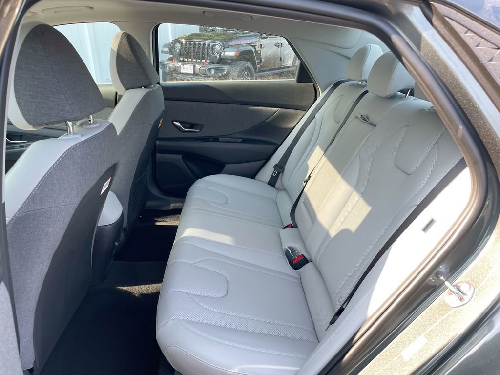 New 2025 Hyundai Elantra Limited image 48