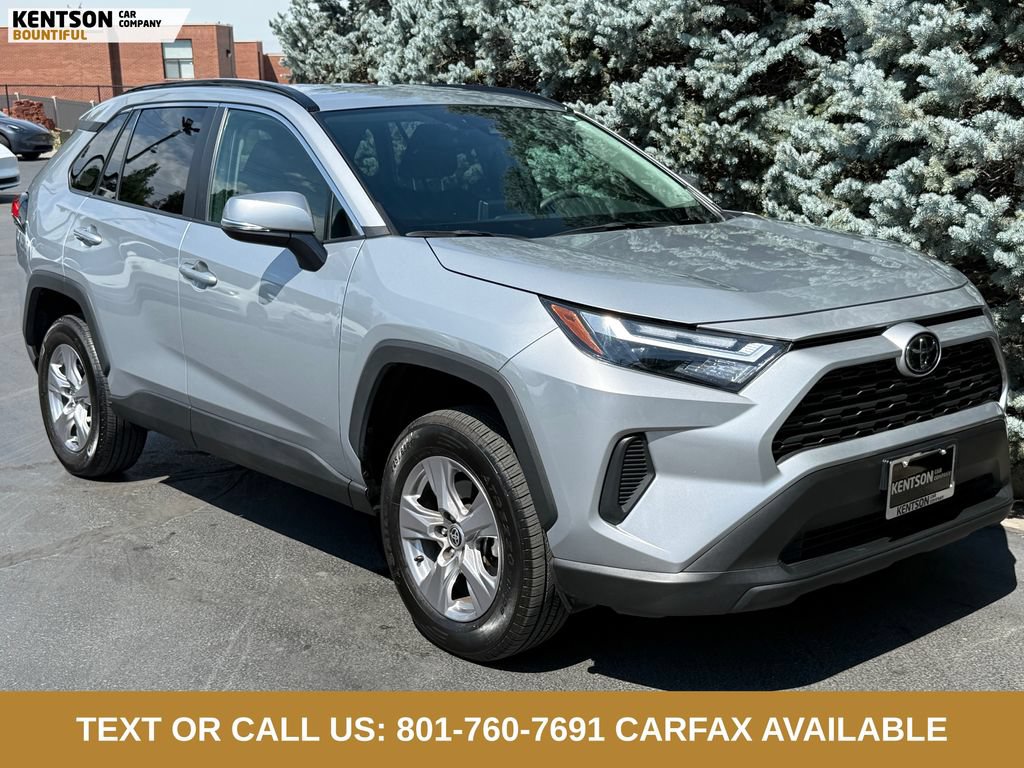 Used 2025 Toyota RAV4 XLE AWD/4WD image 12