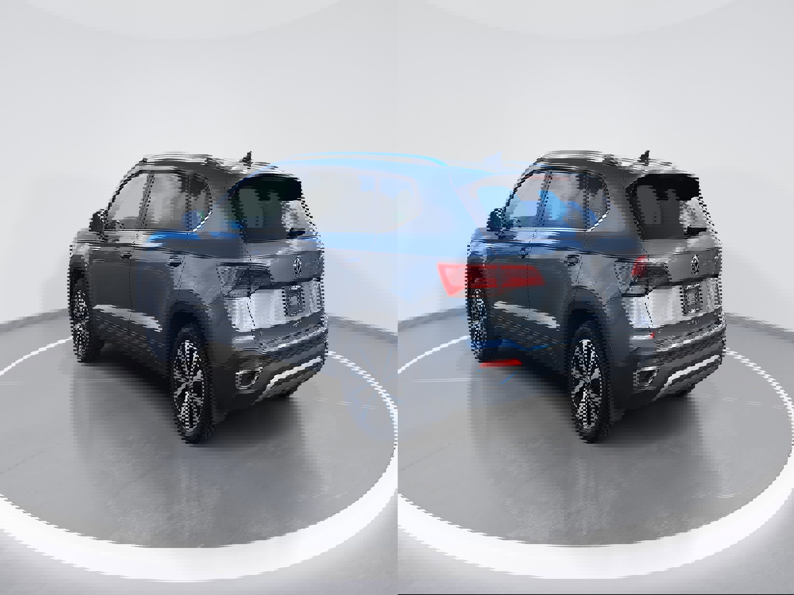 Certified 2022 Volkswagen Taos SE image 5