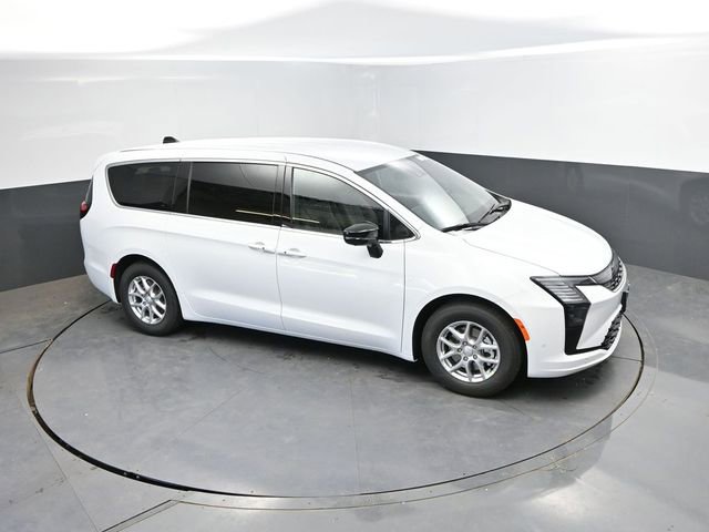 New 2027 Chrysler Pacifica Select FWD image 29