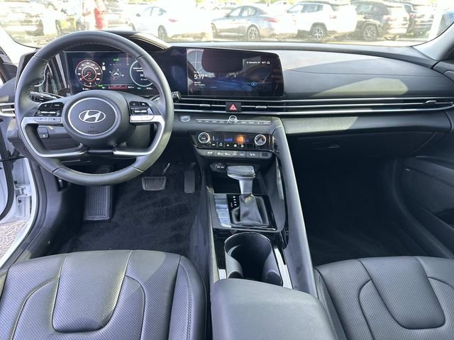 Used 2025 Hyundai Elantra Limited image 22