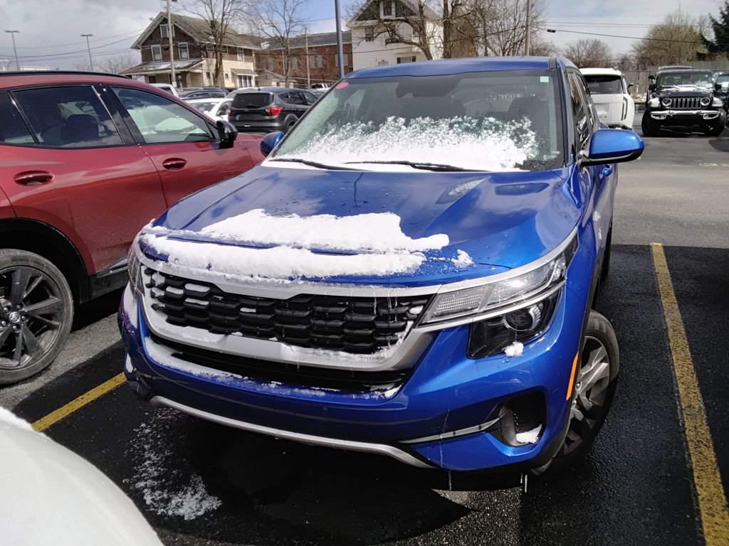 Used 2023 Kia Seltos LX image 11