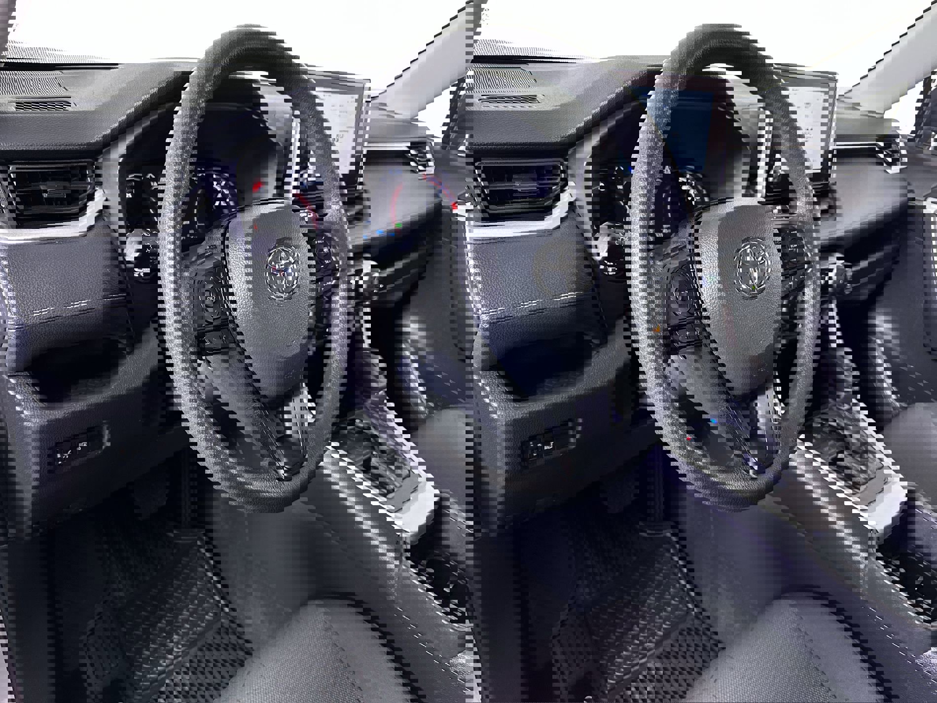 Used 2024 Toyota RAV4 XLE image 46