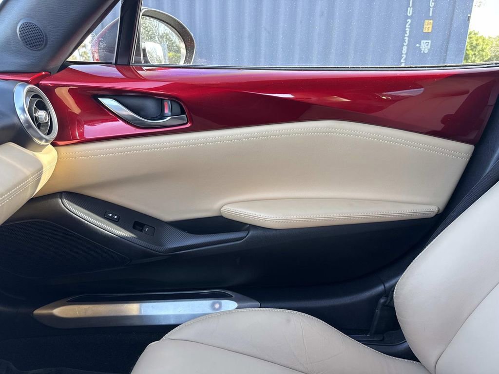 Used 2019 MAZDA MX-5 Miata RF Grand Touring image 19