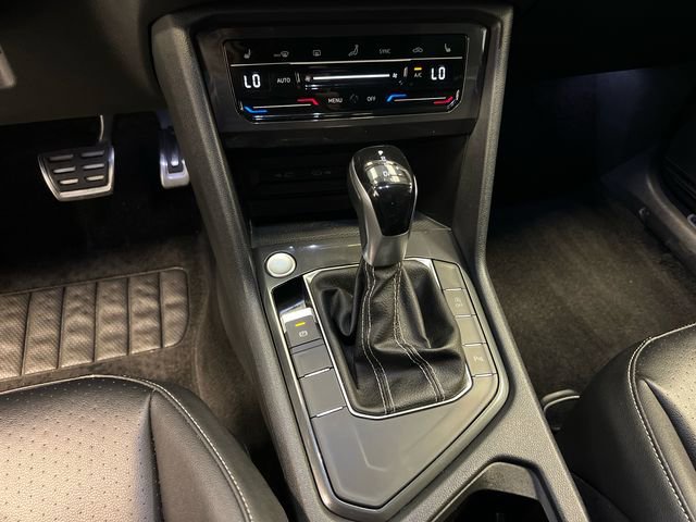 Certified 2022 Volkswagen Tiguan SE R-Line FWD image 27