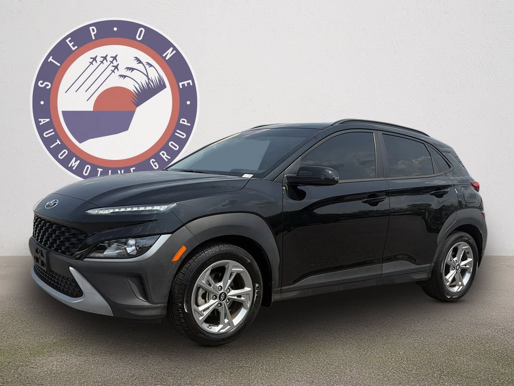 Used 2023 Hyundai Kona SEL FWD image 2