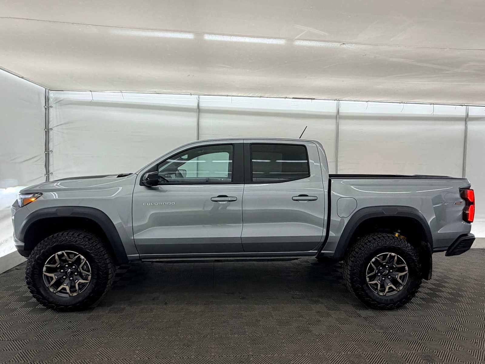 Used 2024 Chevrolet Colorado ZR2 w/ ZR2 Convenience Package III image 3