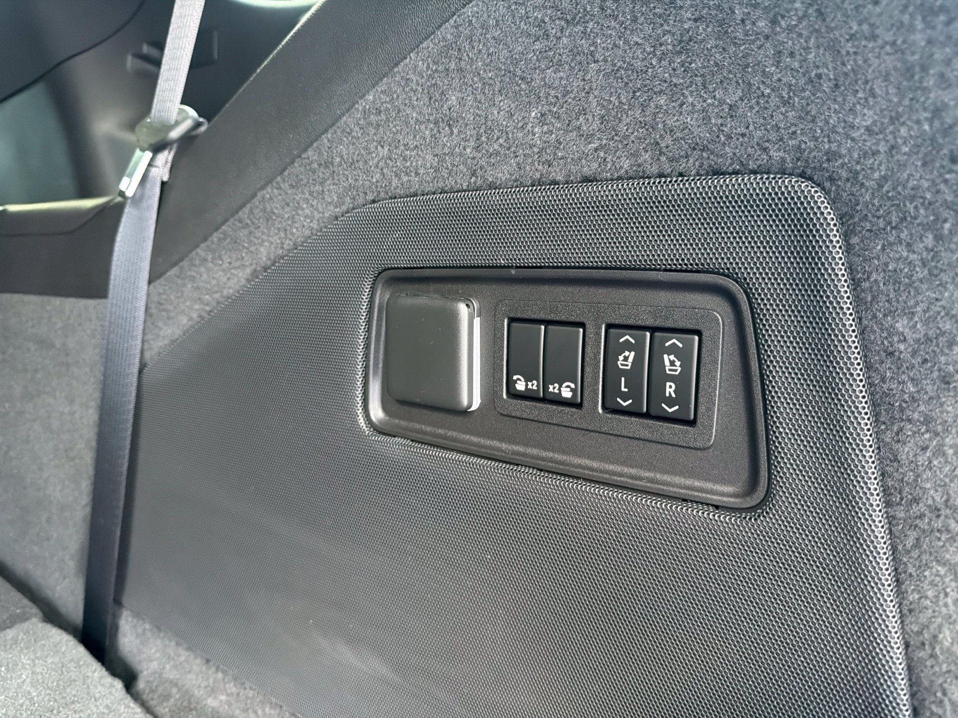 Used 2021 Cadillac Escalade Sport w/ Driver Assist Tech Package AWD/4WD image 20