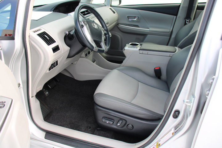 Used 2017 Toyota Prius V Five image 10