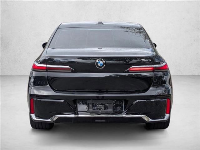 Used 2024 BMW 740i image 7
