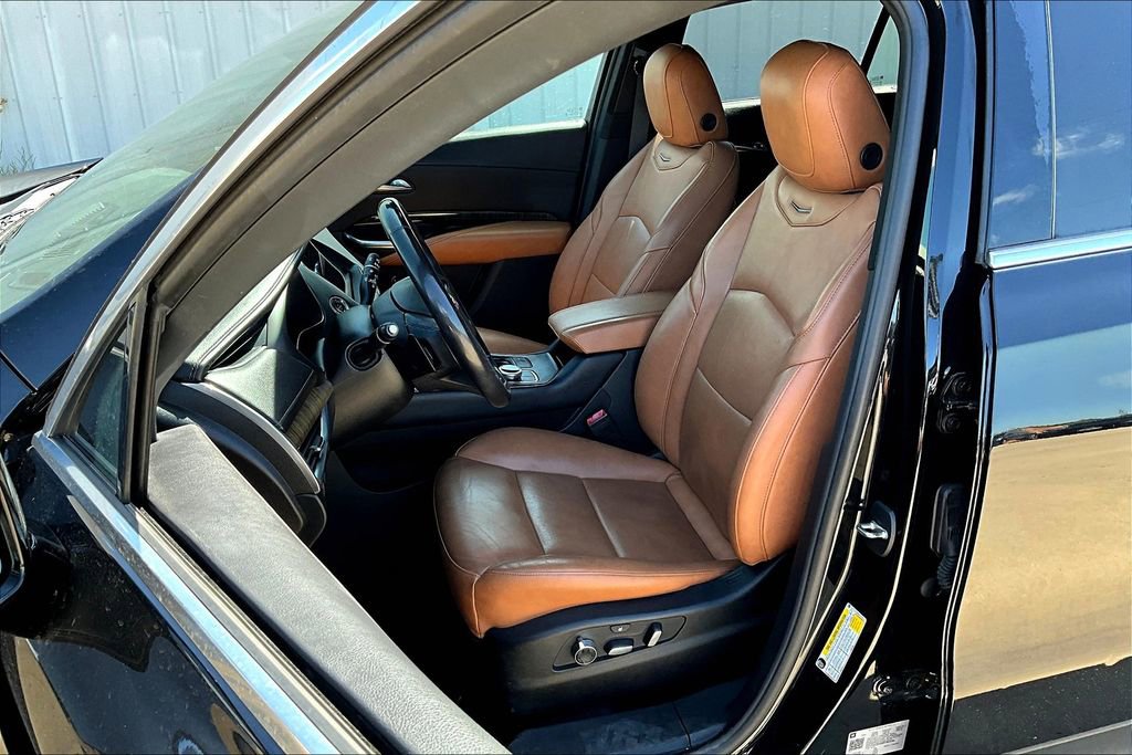 Used 2021 Cadillac XT4 Premium Luxury image 32