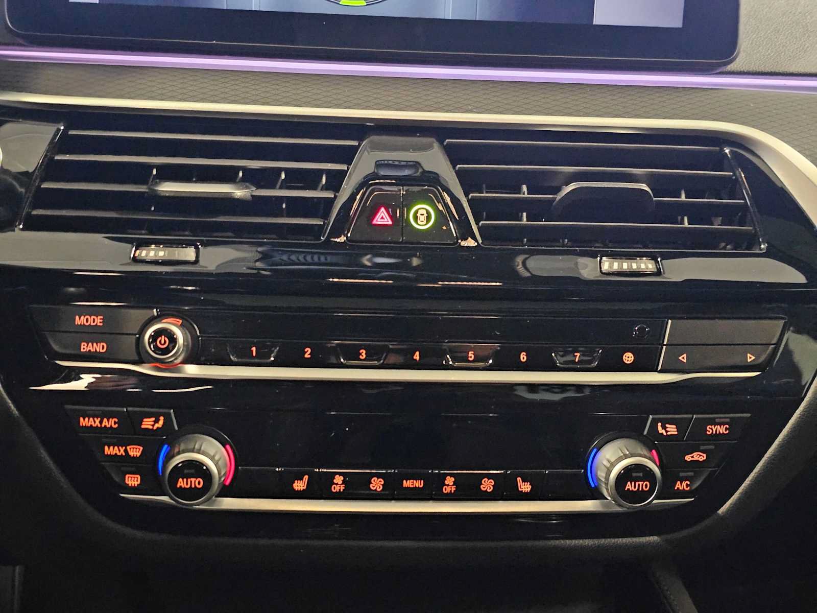 Used 2021 BMW 530e xDrive w/ M Sport Package AWD/4WD image 17