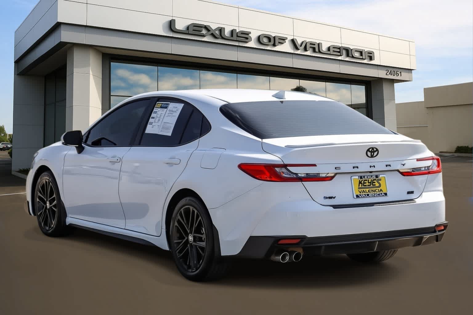 Used 2025 Toyota Camry SE FWD image 2