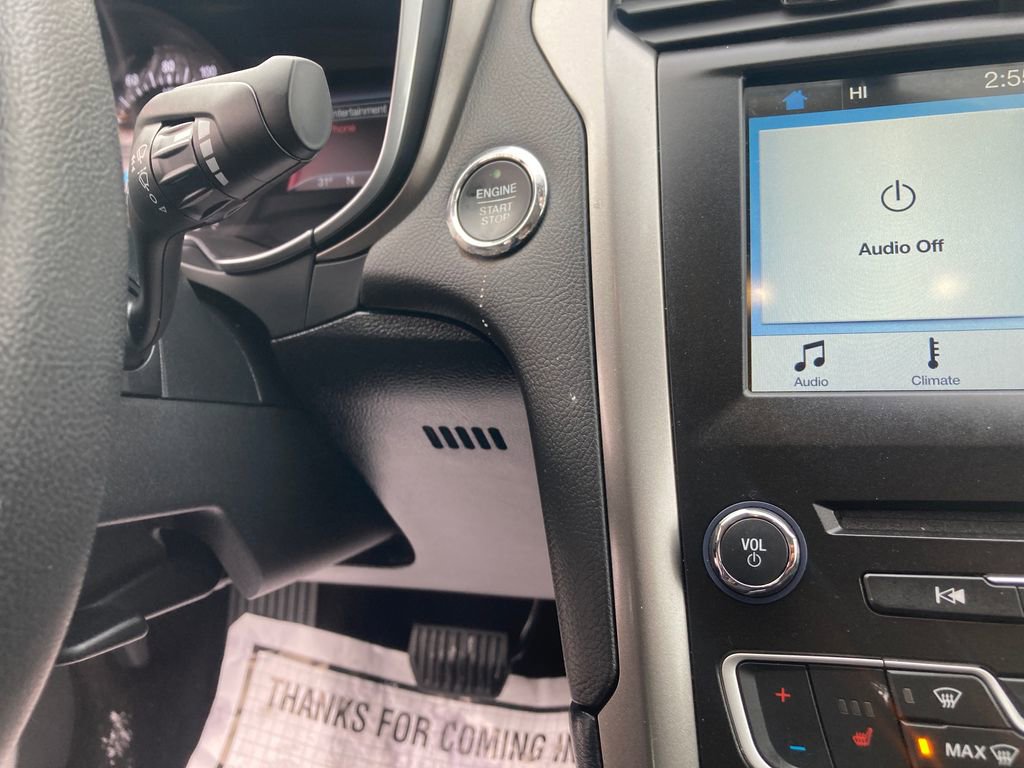 Used 2017 Ford Fusion SE w/ Fusion SE Technology Package image 21