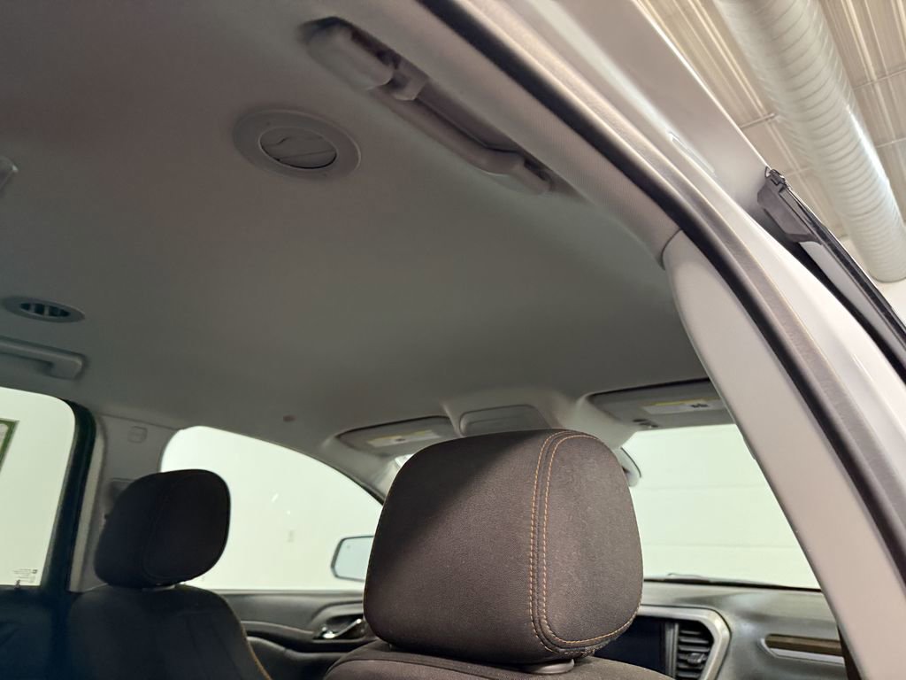 Used 2023 GMC Acadia AT4 image 17