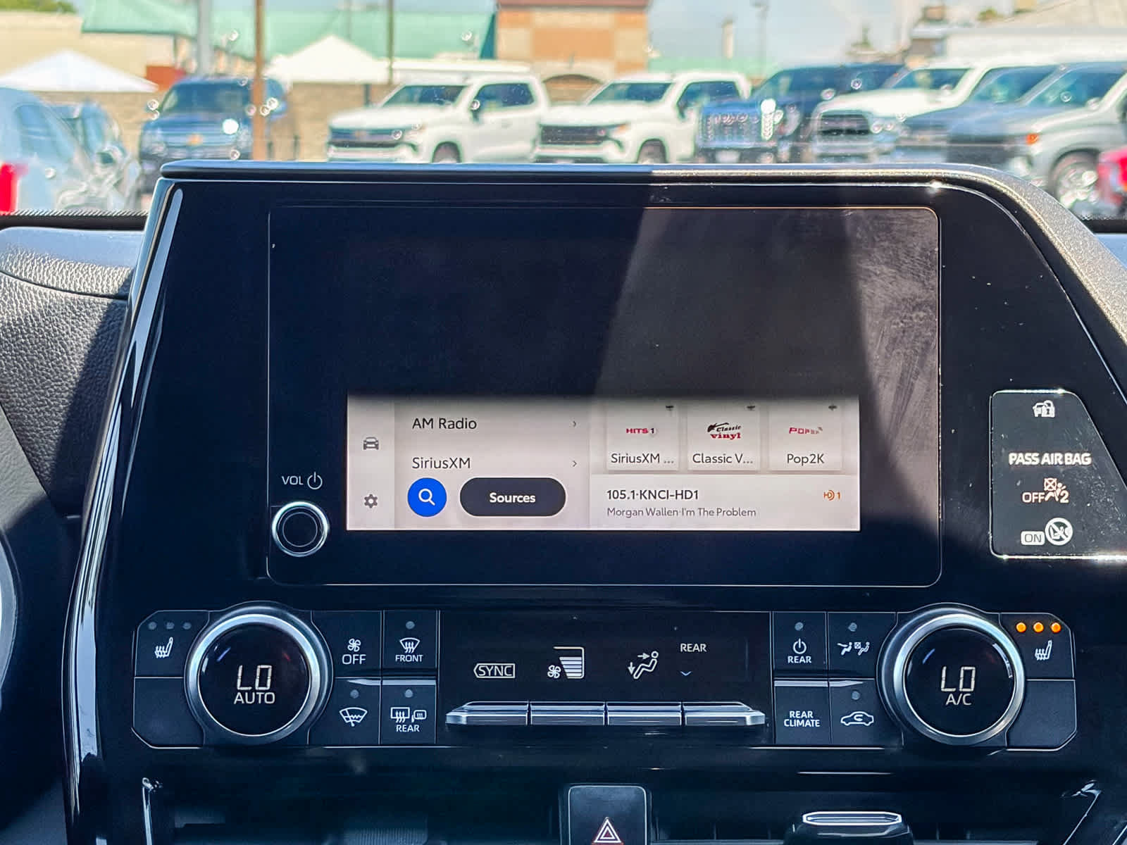 Used 2023 Toyota Highlander XLE FWD image 13