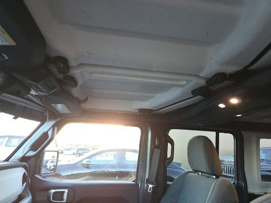 Used 2025 Jeep Wrangler Unlimited Sahara image 12