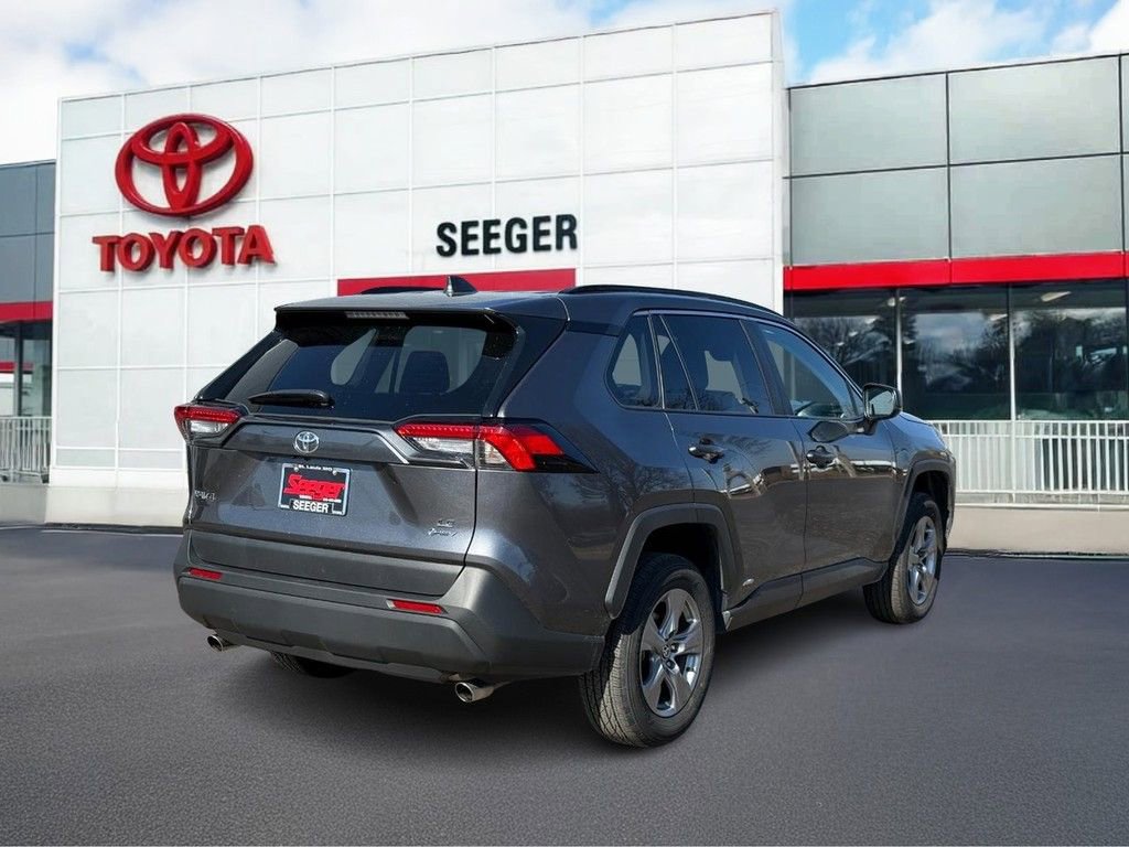 Used 2025 Toyota RAV4 LE image 3