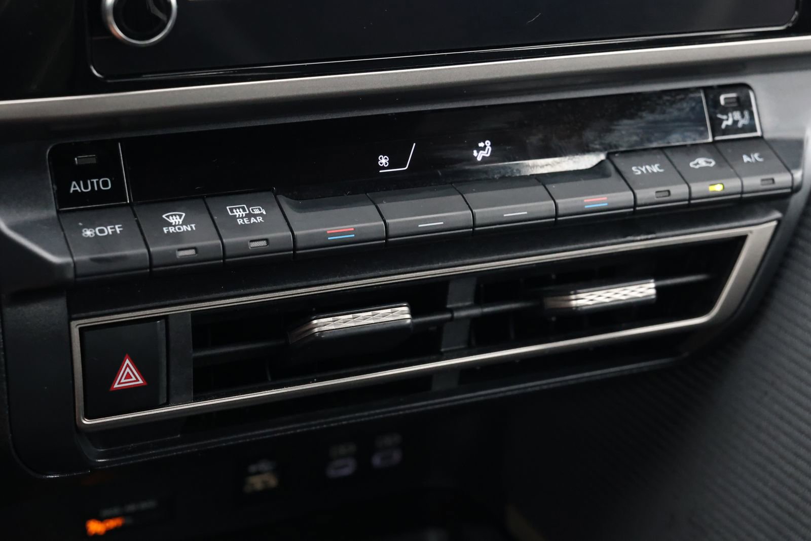 Used 2025 Toyota Camry SE FWD image 21