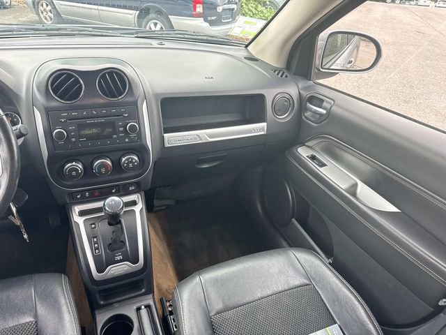 Used 2016 Jeep Compass Latitude FWD image 18