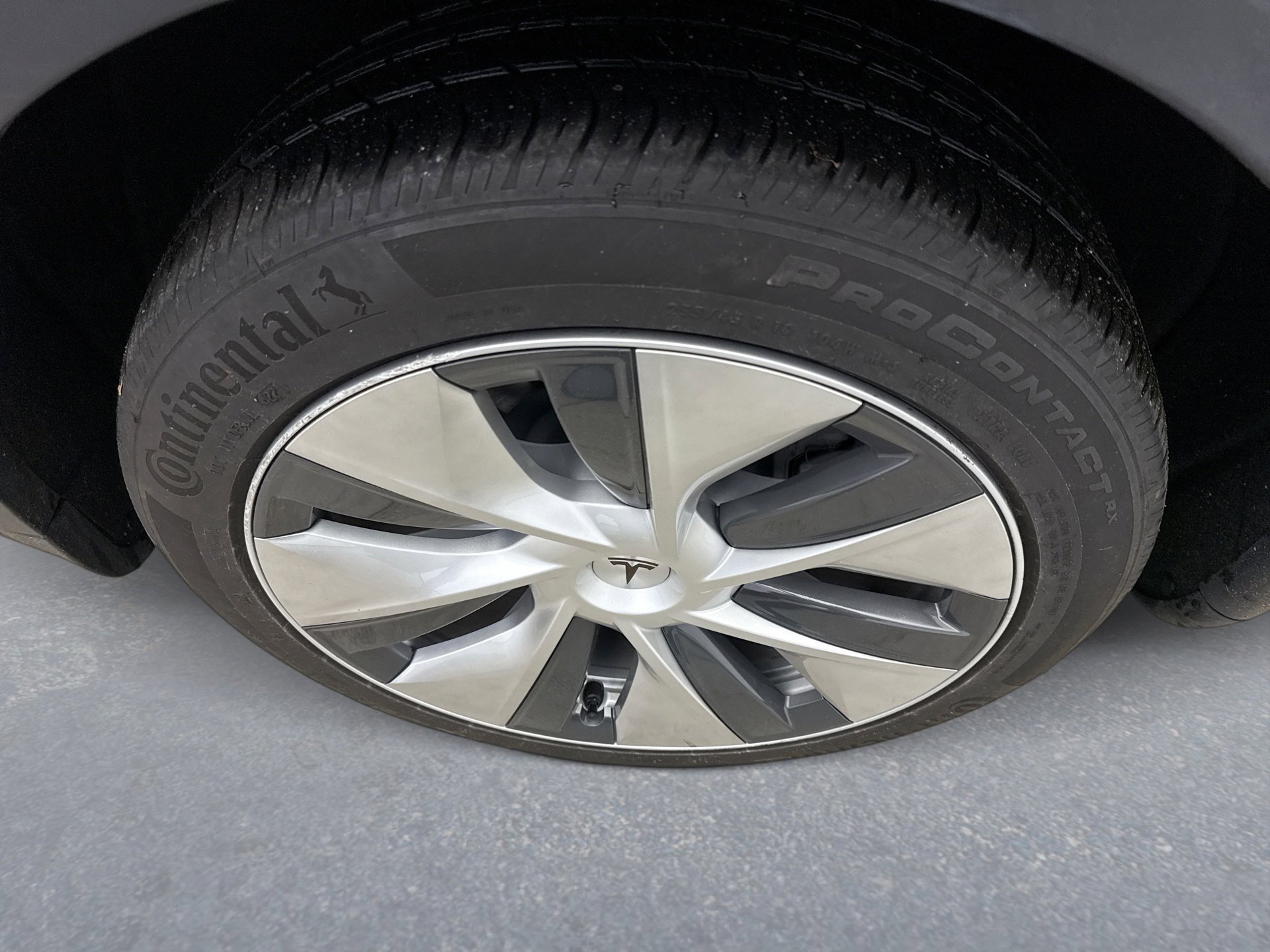 Used 2022 Tesla Model Y Long Range image 21