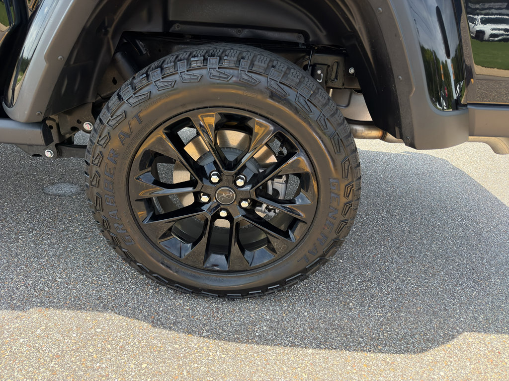 Certified 2025 Jeep Gladiator Sport AWD/4WD image 9