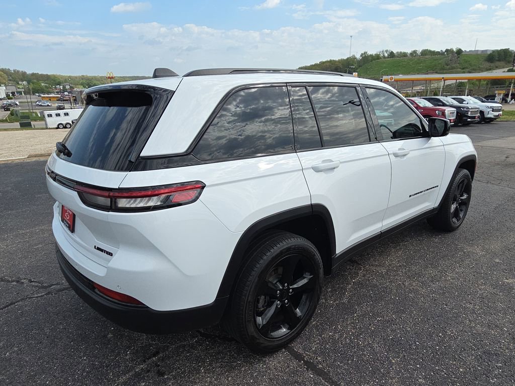 Used 2024 Jeep Grand Cherokee Limited w/ Luxury Tech Group II image 8