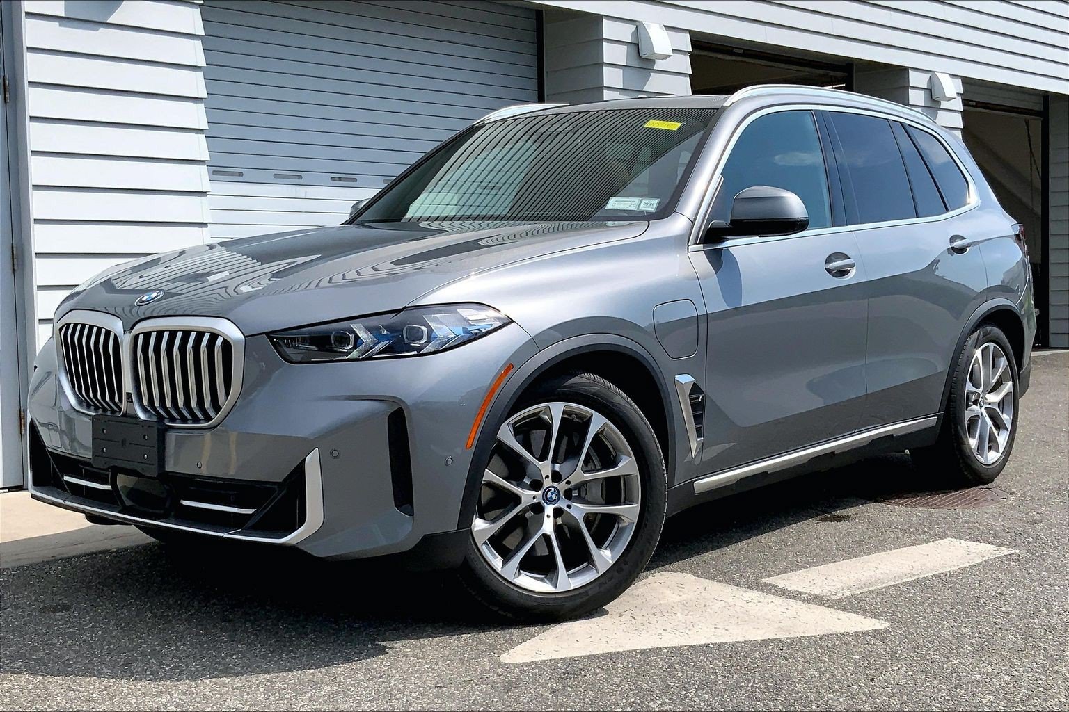 Used 2024 BMW X5 xDrive50e w/ Premium Package AWD/4WD image 1