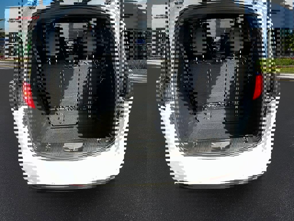 New 2026 Chrysler Voyager LX image 33