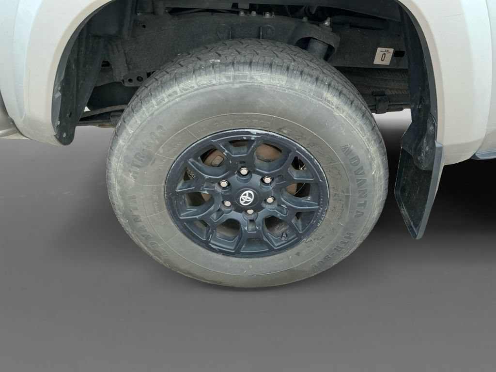 Used 2022 Toyota Tacoma SR5 RWD image 14