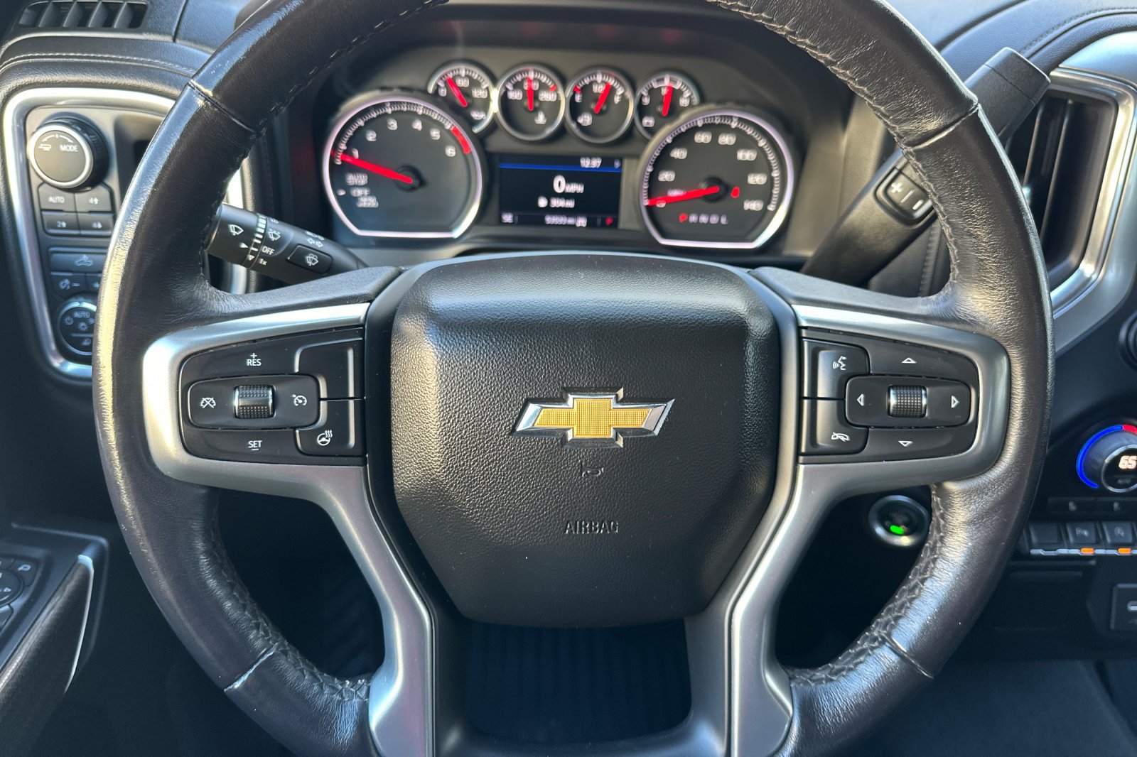 Used 2022 Chevrolet Silverado 1500 LT w/ Z71 Off-Road Package AWD/4WD image 24