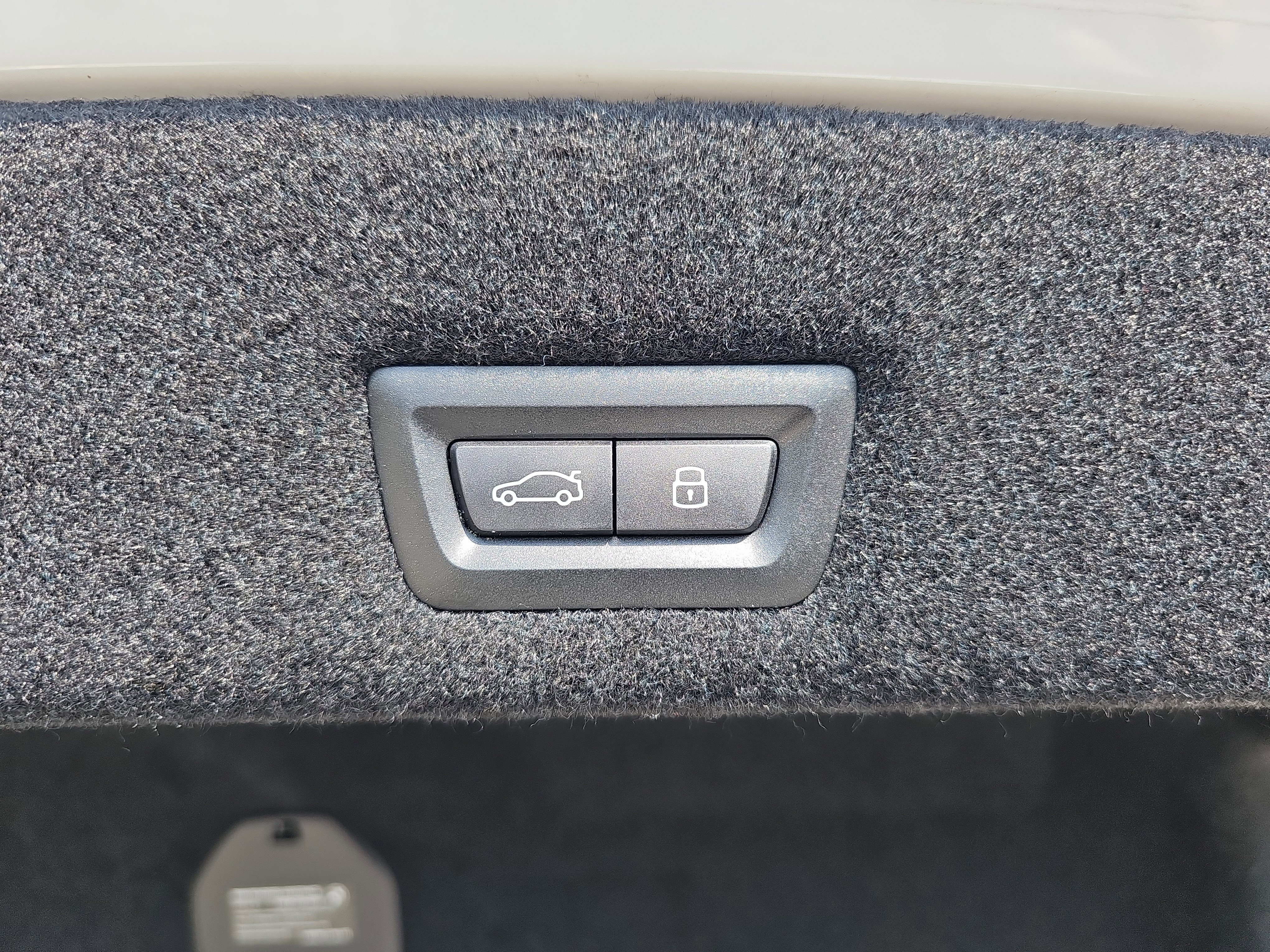 Certified 2025 BMW 750e xDrive image 15