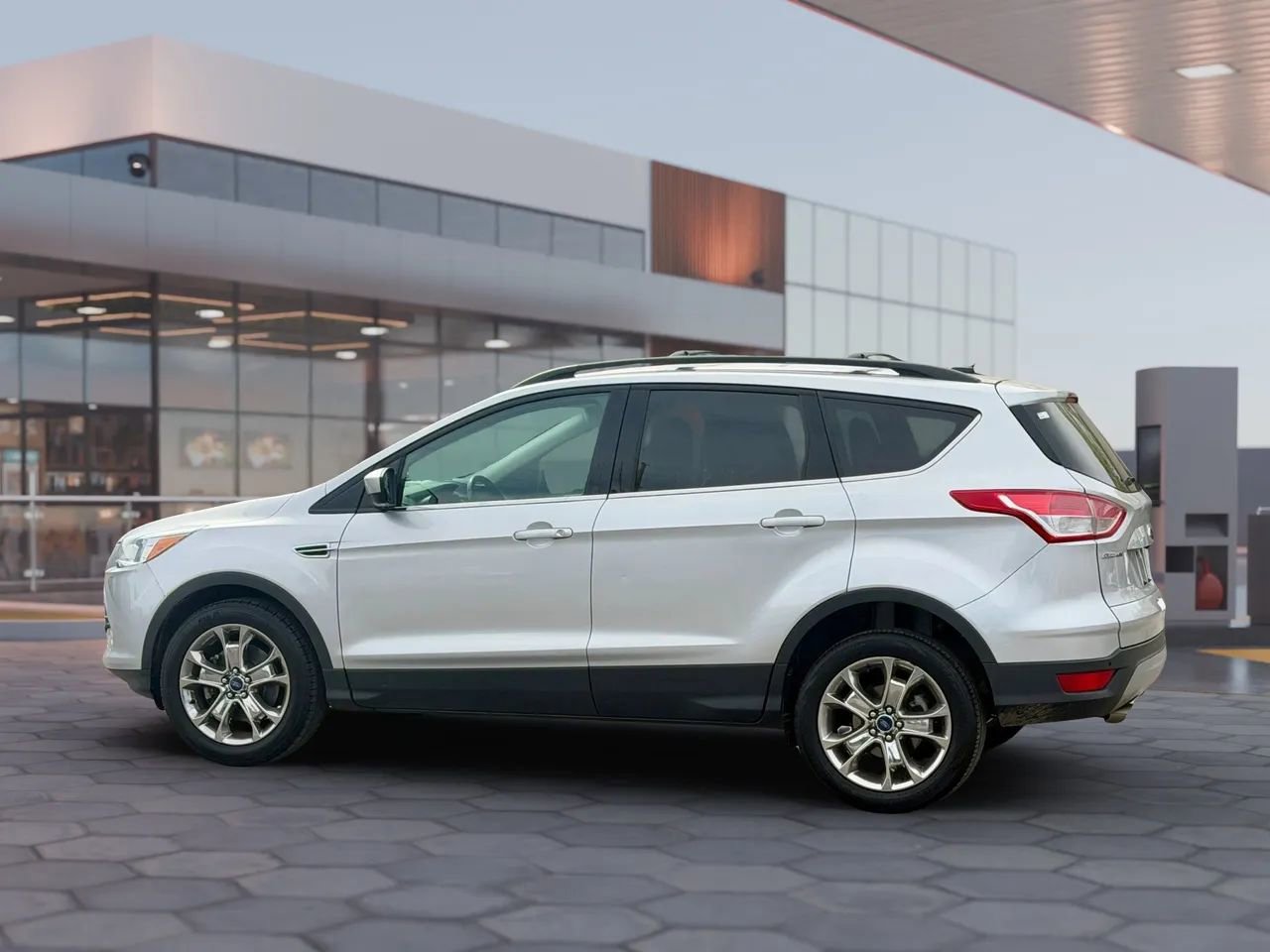 Used 2015 Ford Escape SE w/ Equipment Group 201A image 7