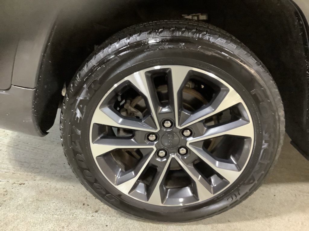 Used 2023 Jeep Grand Cherokee L Overland w/ Advanced Protech Group III image 10