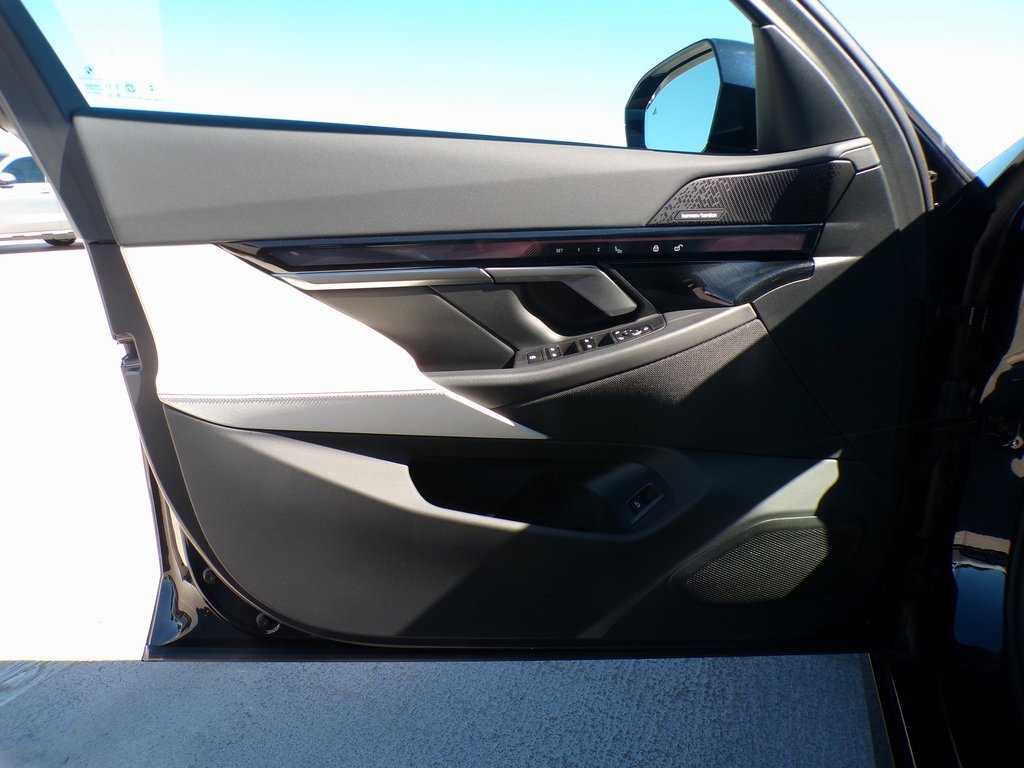 Certified 2025 BMW i5 xDrive40 w/ M Sport Package image 12
