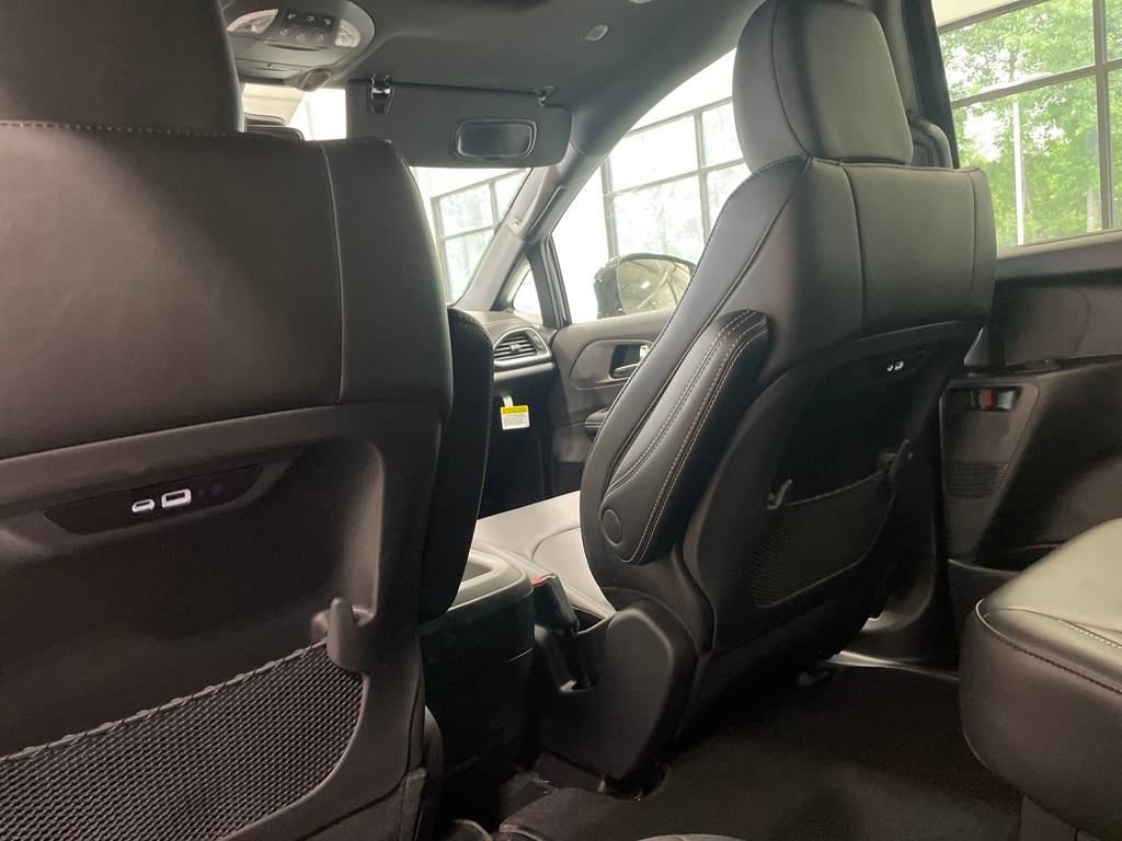 New 2025 Chrysler Pacifica Select image 12