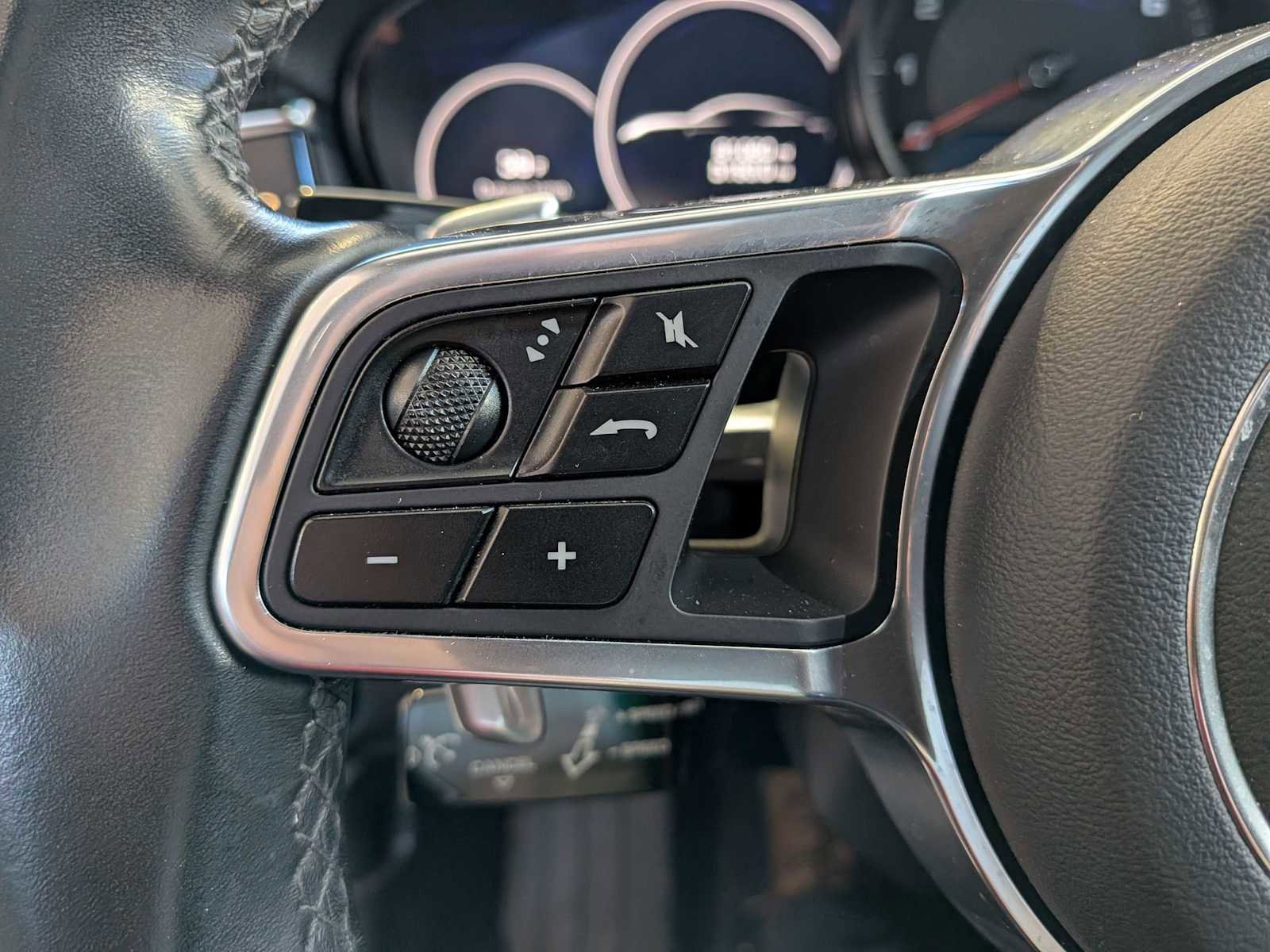 Used 2017 Porsche Panamera 4 image 24