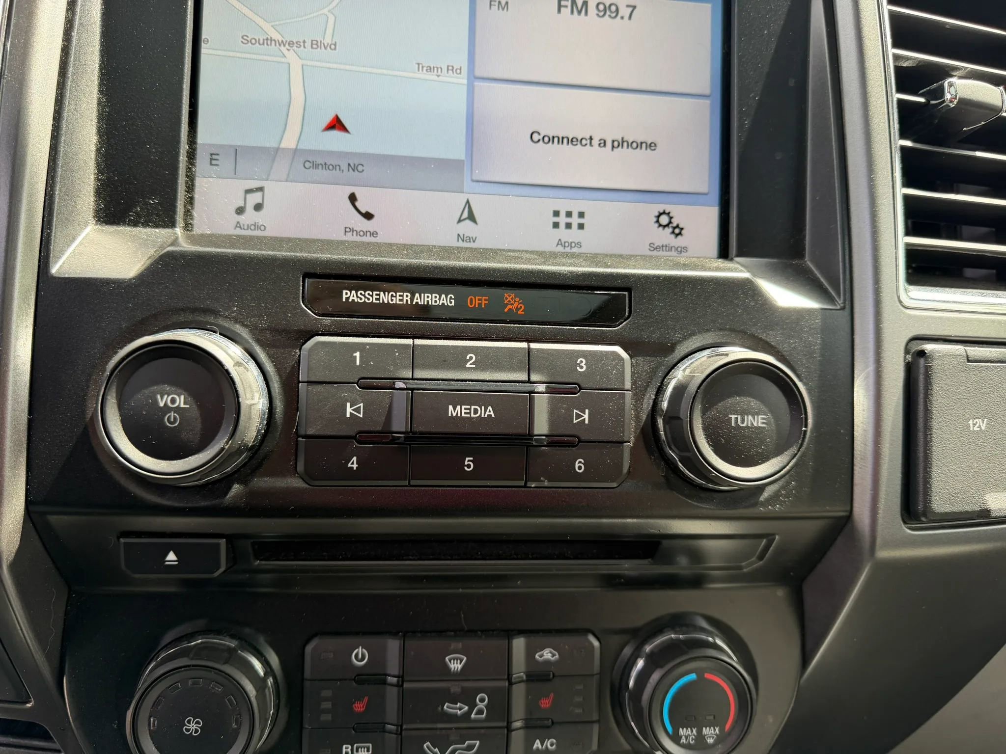 Used 2017 Ford F150 XLT w/ Equipment Group 302A Luxury image 28