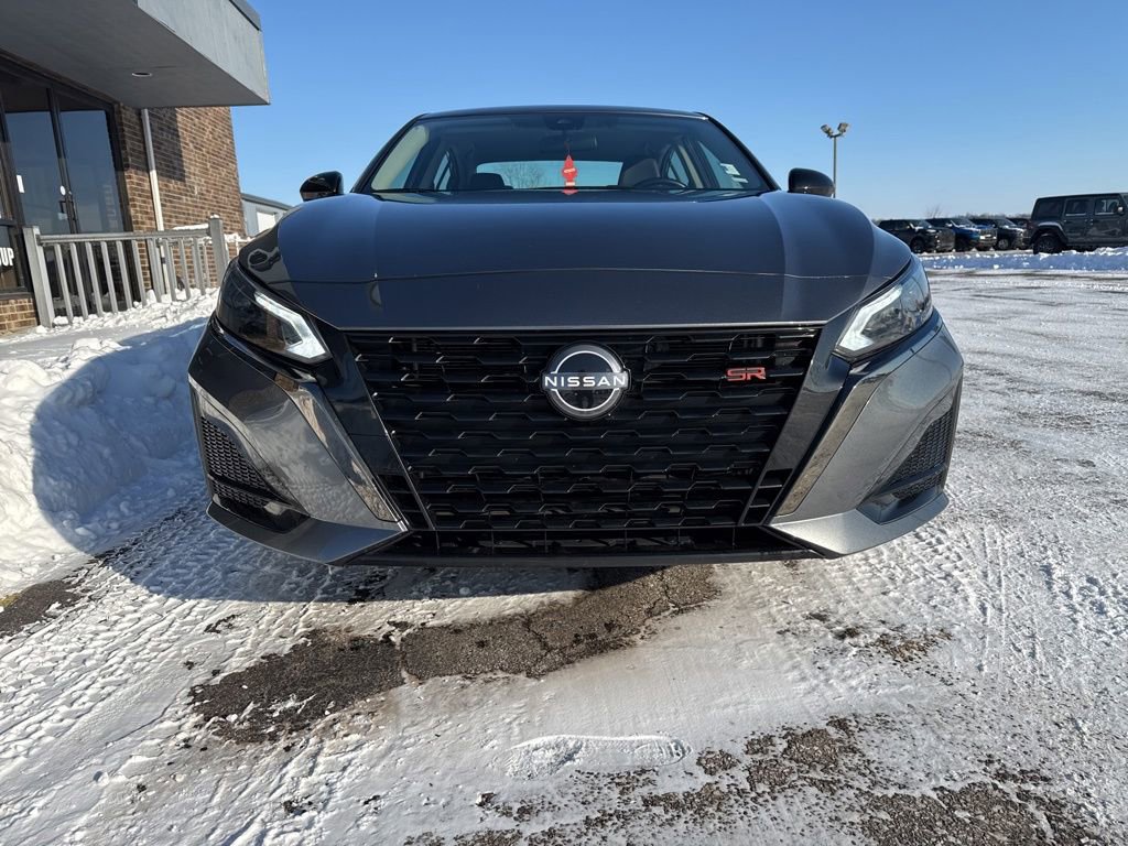 Used 2025 Nissan Altima 2.5 SR image 3
