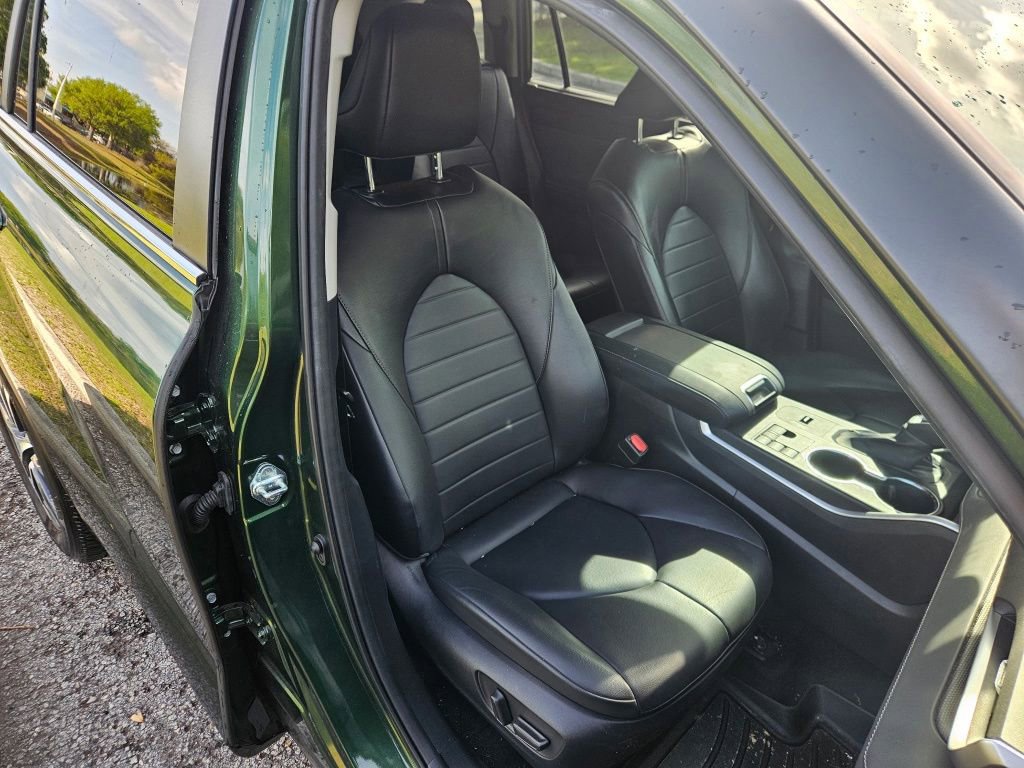 Used 2023 Toyota Highlander XLE image 15