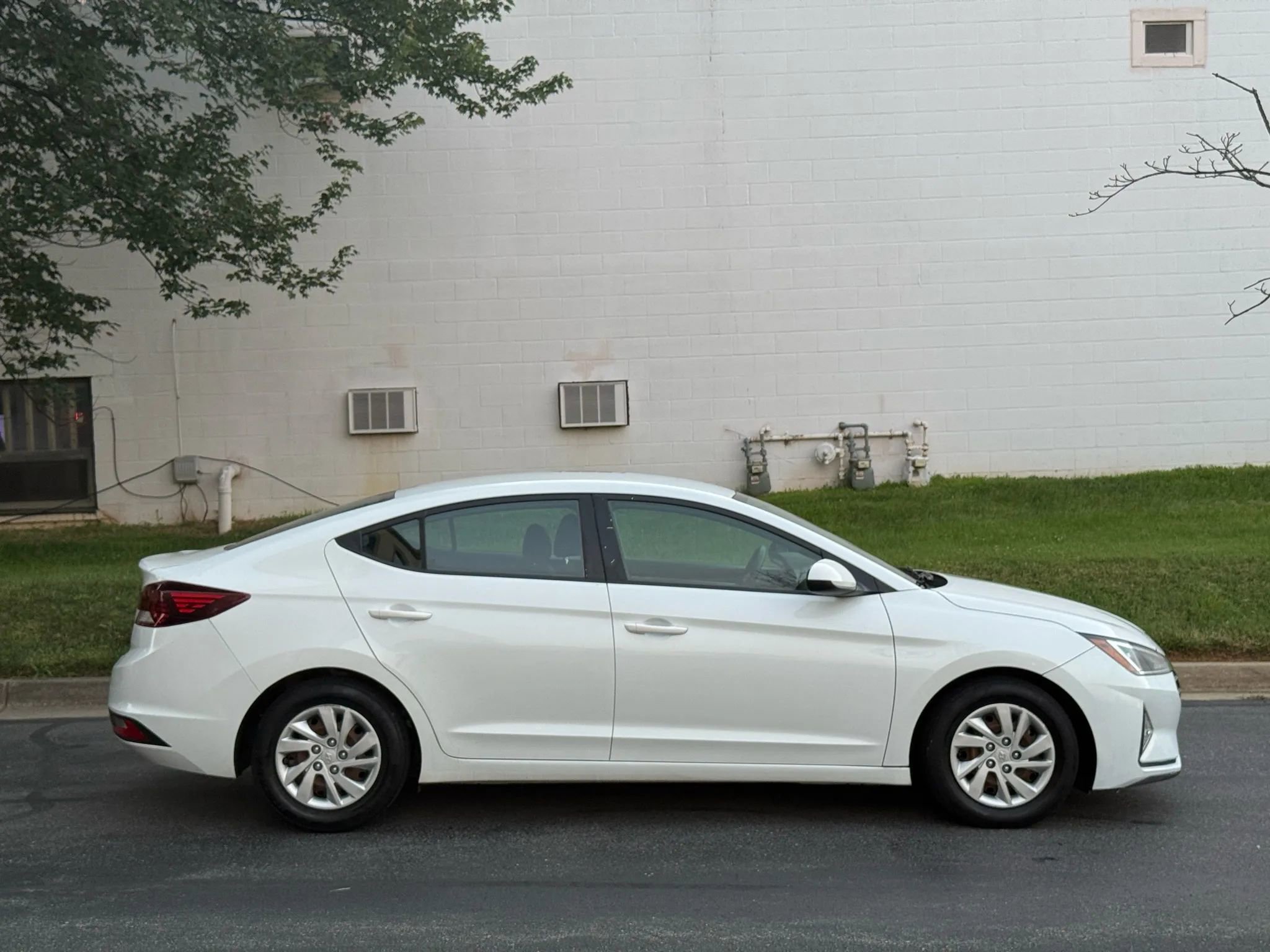 Used 2019 Hyundai Elantra SE image 12