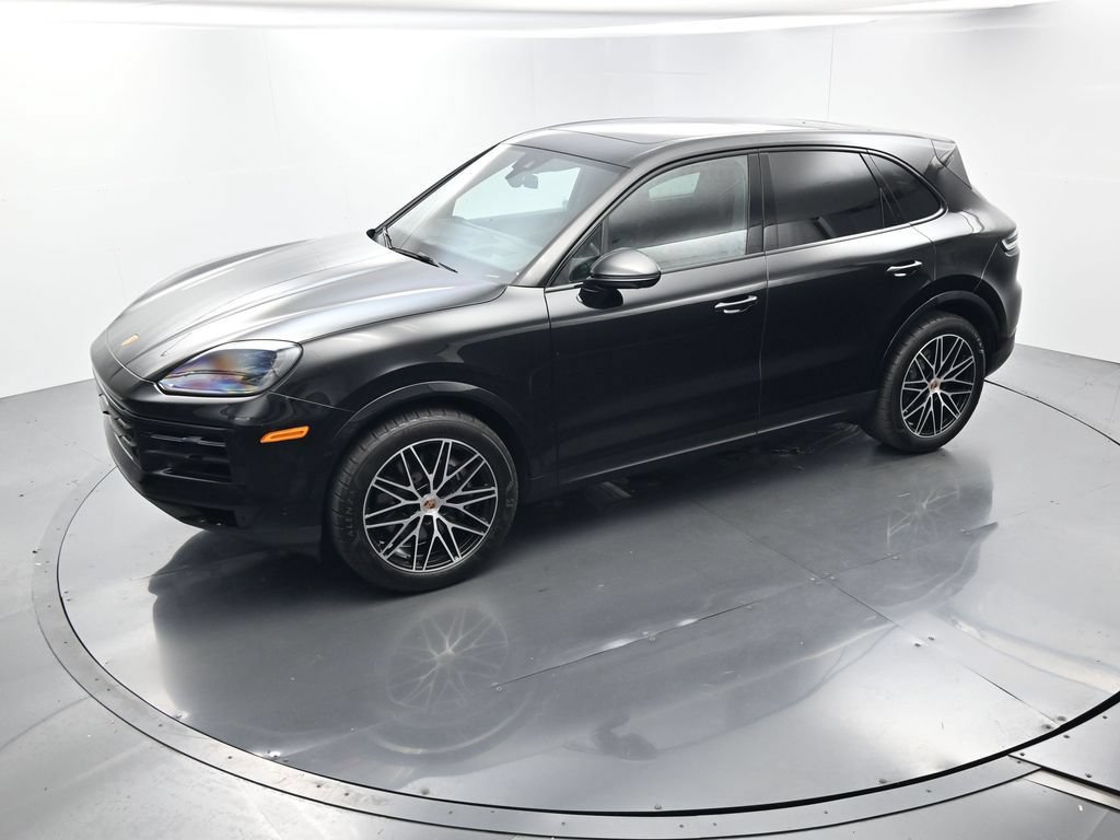 Certified 2025 Porsche Cayenne AWD/4WD image 34