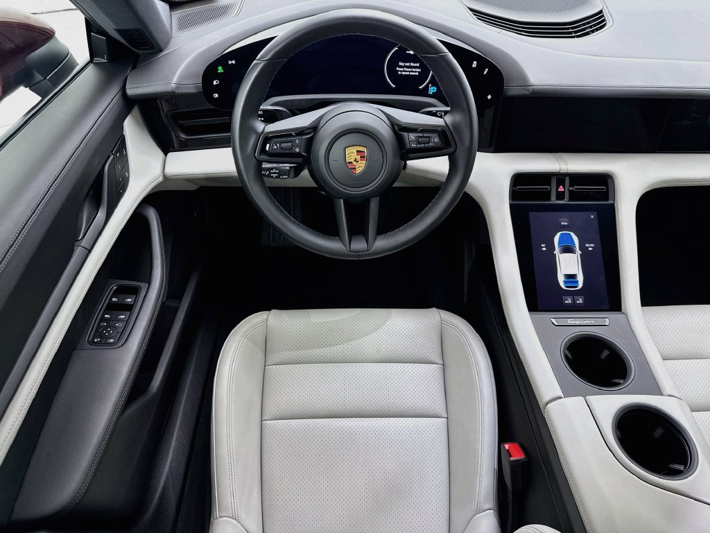 Used 2022 Porsche Taycan RWD image 10