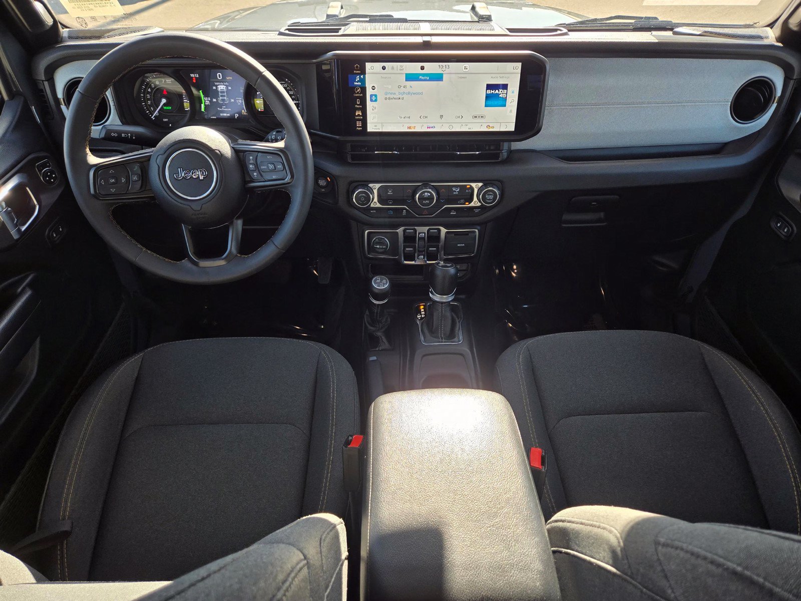 Used 2024 Jeep Wrangler Unlimited AWD/4WD image 18