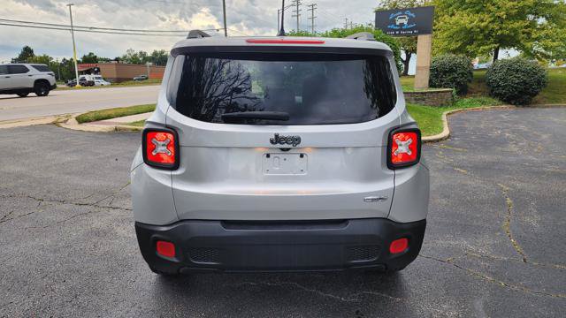 Used 2015 Jeep Renegade Latitude FWD image 10
